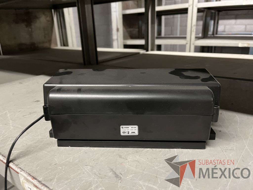 Lote 047 - 424 Lamparas de luz negra de diferentes modelos y Esterilizadora - Imagen 15