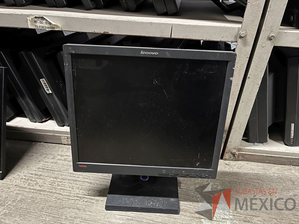 Lote 066 - 279 Pantallas Ti (marcas Lenovo, IBM y Dell) y 1 Caja con cables diversos (VGA, poder e impresora) - Imagen 19