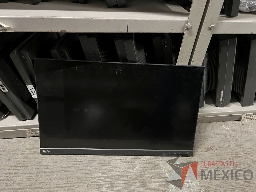 Lote 066 - 279 Pantallas Ti (marcas Lenovo, IBM y Dell) y 1 Caja con cables diversos (VGA, poder e impresora) - Imagen 11