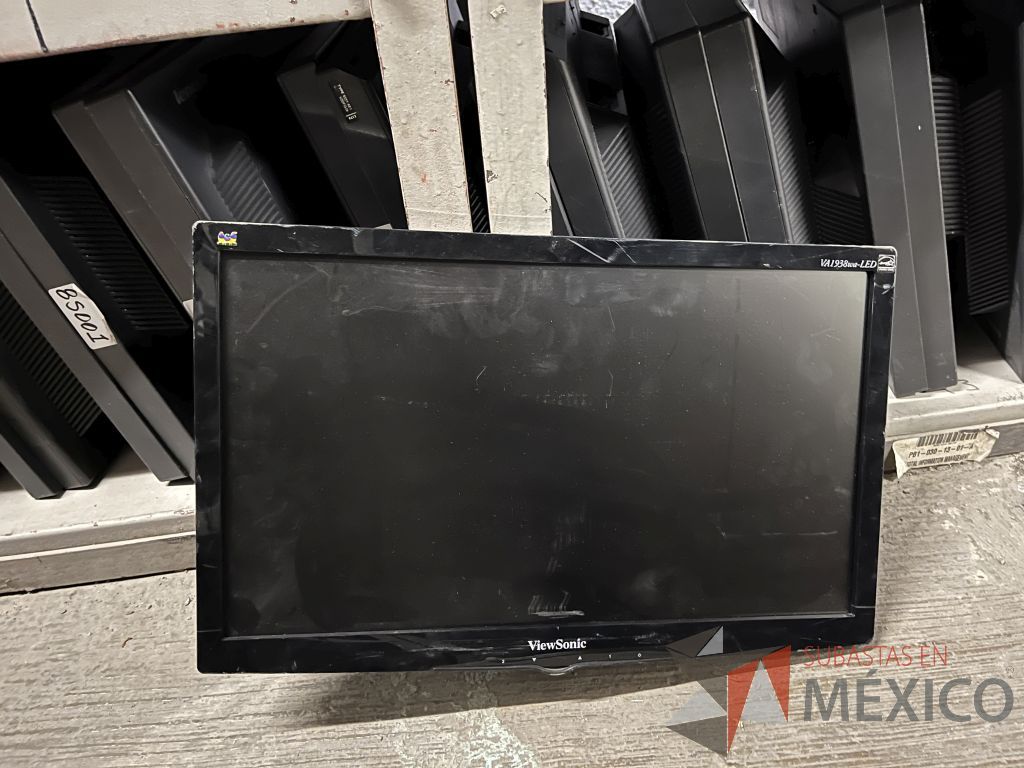 Lote 066 - 279 Pantallas Ti (marcas Lenovo, IBM y Dell) y 1 Caja con cables diversos (VGA, poder e impresora) - Imagen 26