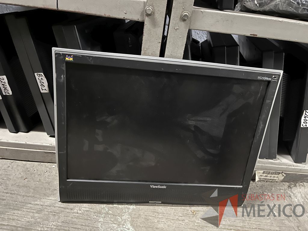 Lote 066 - 279 Pantallas Ti (marcas Lenovo, IBM y Dell) y 1 Caja con cables diversos (VGA, poder e impresora) - Imagen 2