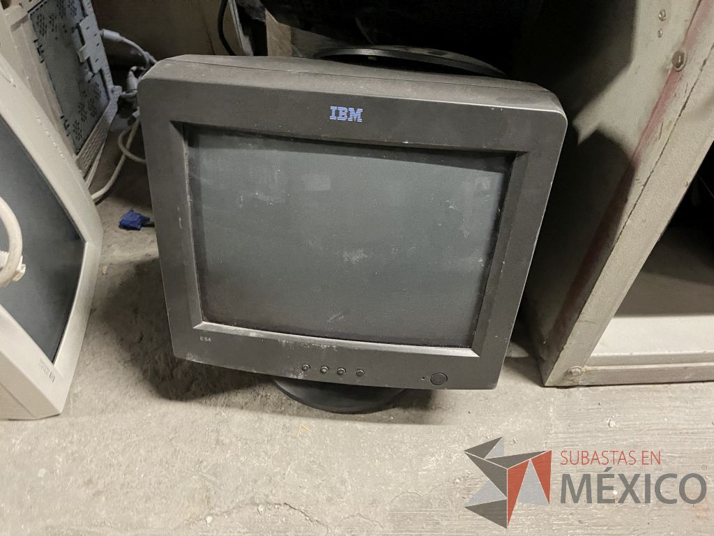 Lote 066 - 279 Pantallas Ti (marcas Lenovo, IBM y Dell) y 1 Caja con cables diversos (VGA, poder e impresora) - Imagen 7