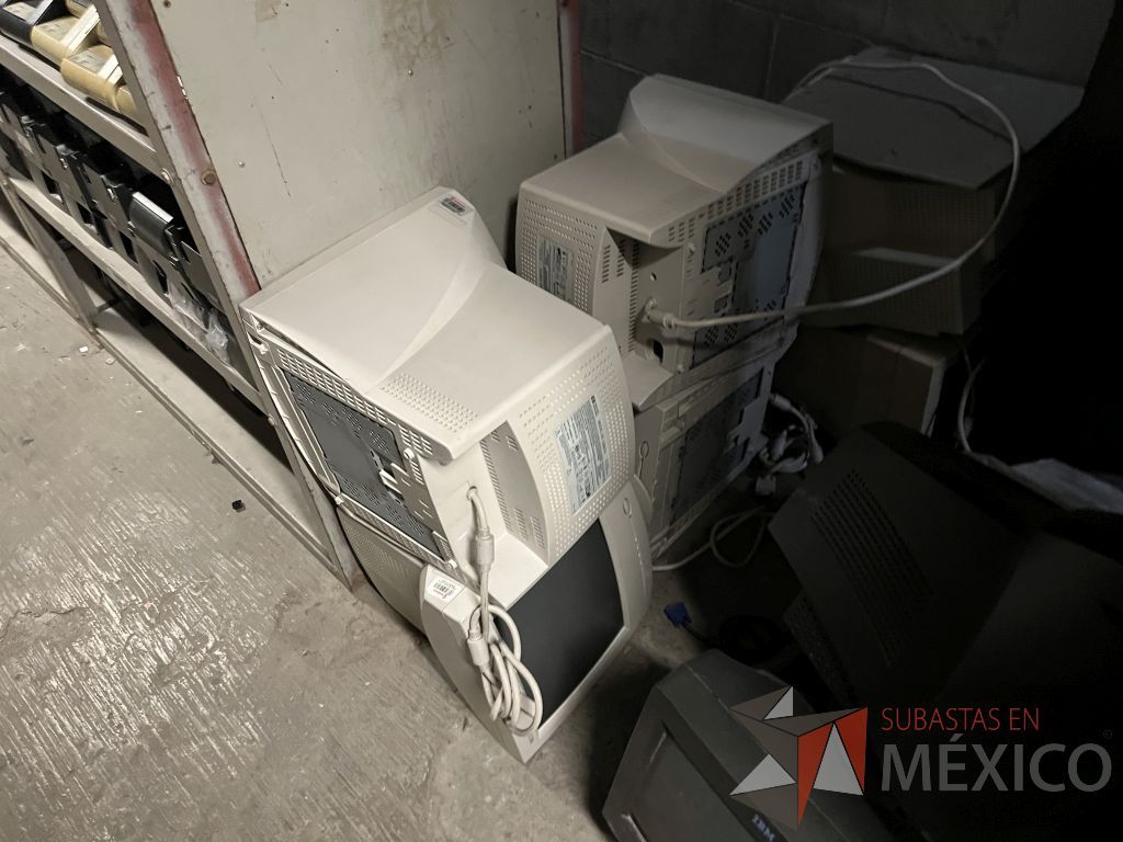 Lote 074 - 300 Pantallas Ti sin base, marca: Lenovo, View Sonic y Dell - Imagen 9