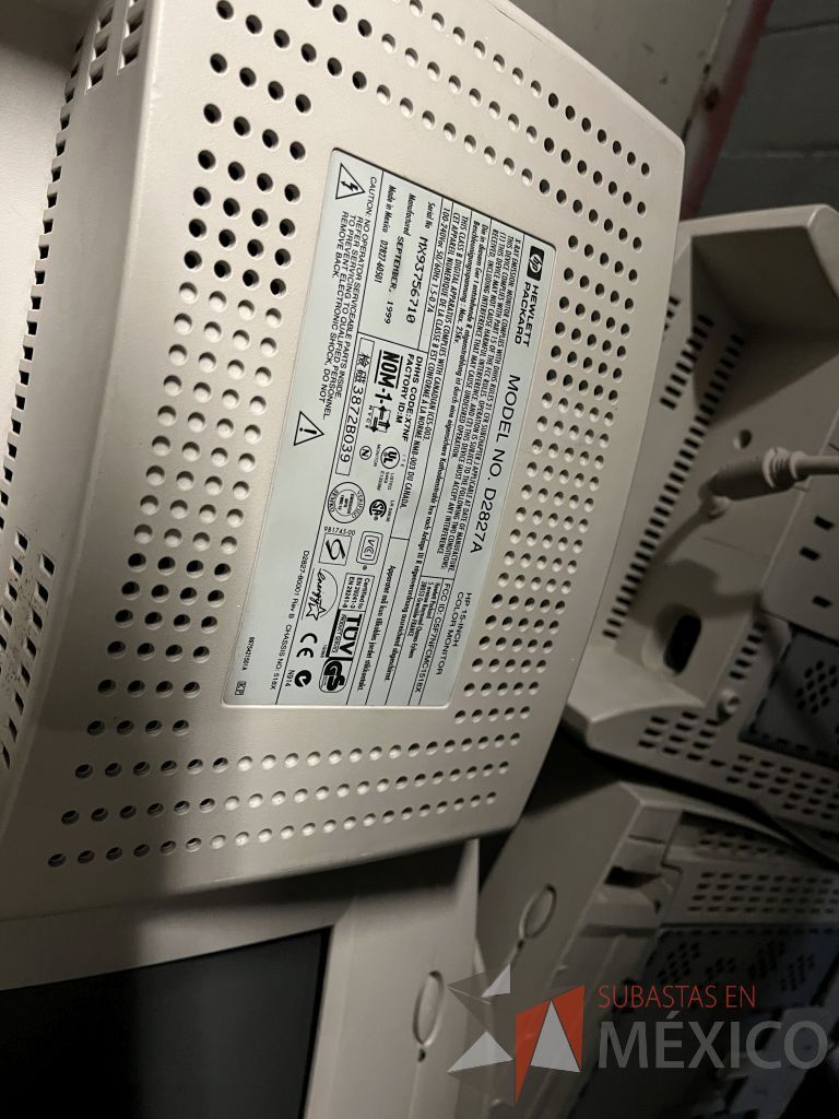 Lote 066 - 279 Pantallas Ti (marcas Lenovo, IBM y Dell) y 1 Caja con cables diversos (VGA, poder e impresora) - Imagen 4