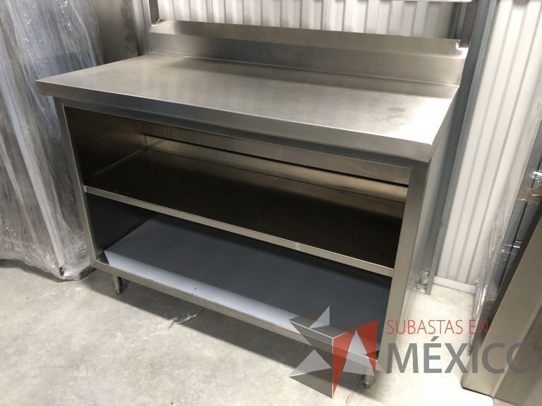 Lote 050 - Mesa de trabajo con 1 entrepaño, repisa y 6 espacios - Imagen 9