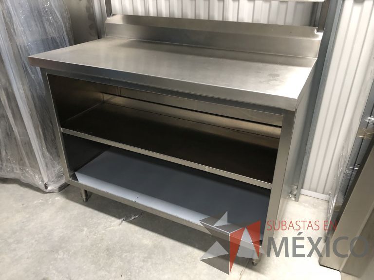 Lote 050 - Mesa de trabajo con 1 entrepaño, repisa y 6 espacios - Imagen 10