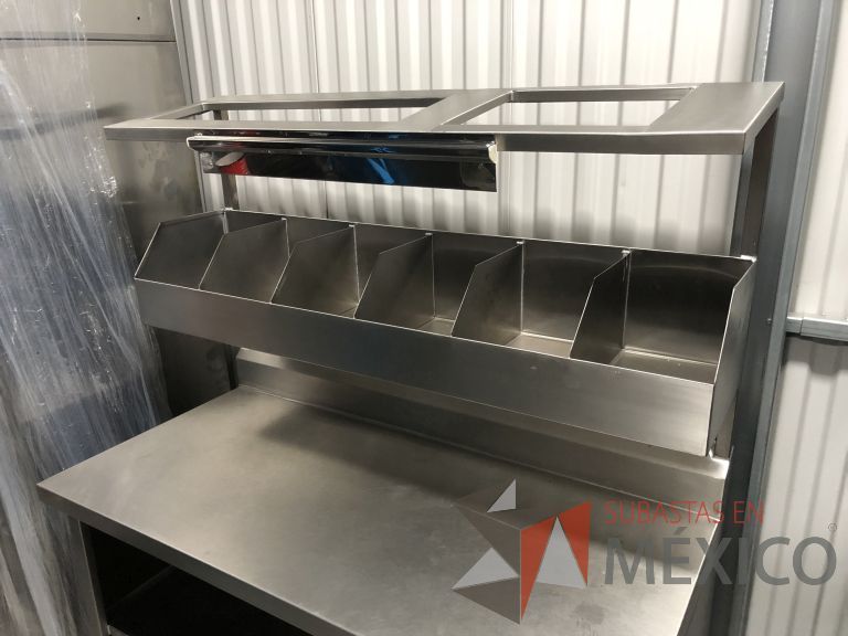Lote 050 - Mesa de trabajo con 1 entrepaño, repisa y 6 espacios - Imagen 12