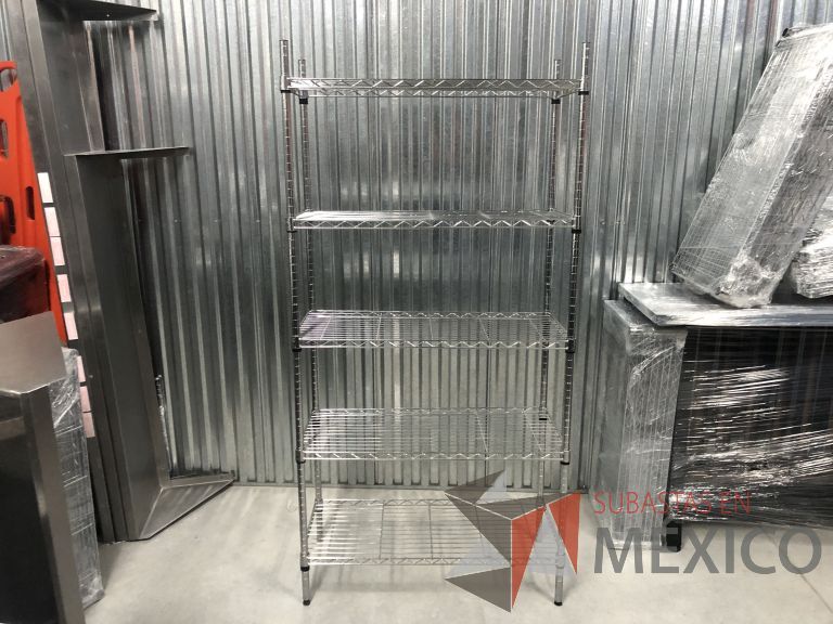 Lote 068 - Estante metálico con 5 entrepaños