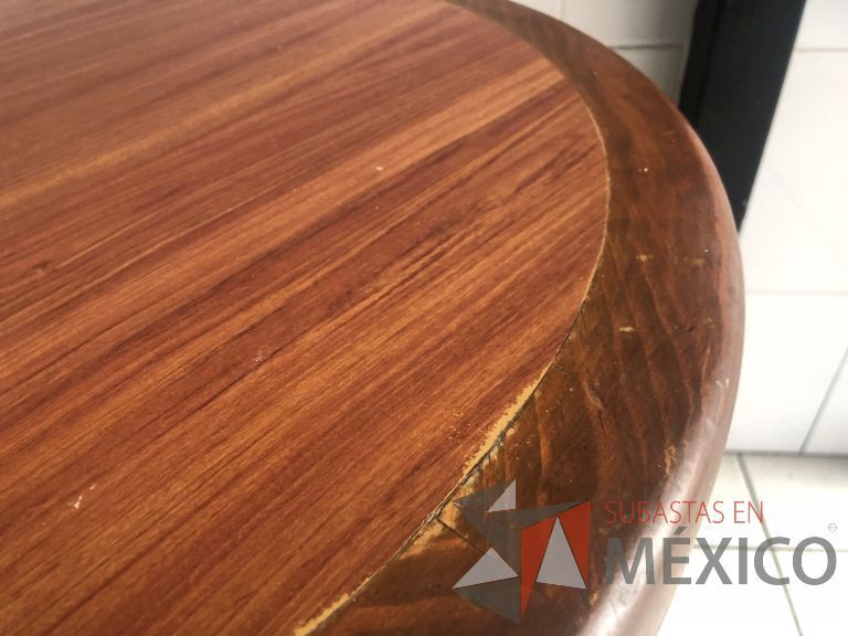 Lote 028 - Mesa redonda con cubierta color madera - Imagen 9