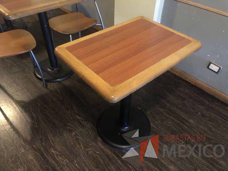 Lote 030 - Mesa rectangular con base metálica - Imagen 2