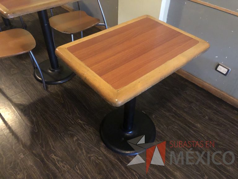 Lote 030 - Mesa rectangular con base metálica - Imagen 3