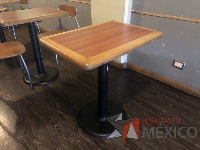 Lote 030 - Mesa rectangular con base metálica - Imagen 4