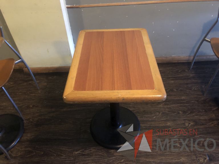 Lote 030 - Mesa rectangular con base metálica - Imagen 5