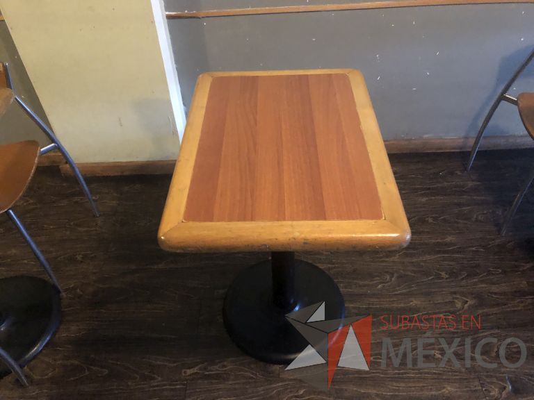 Lote 030 - Mesa rectangular con base metálica - Imagen 6