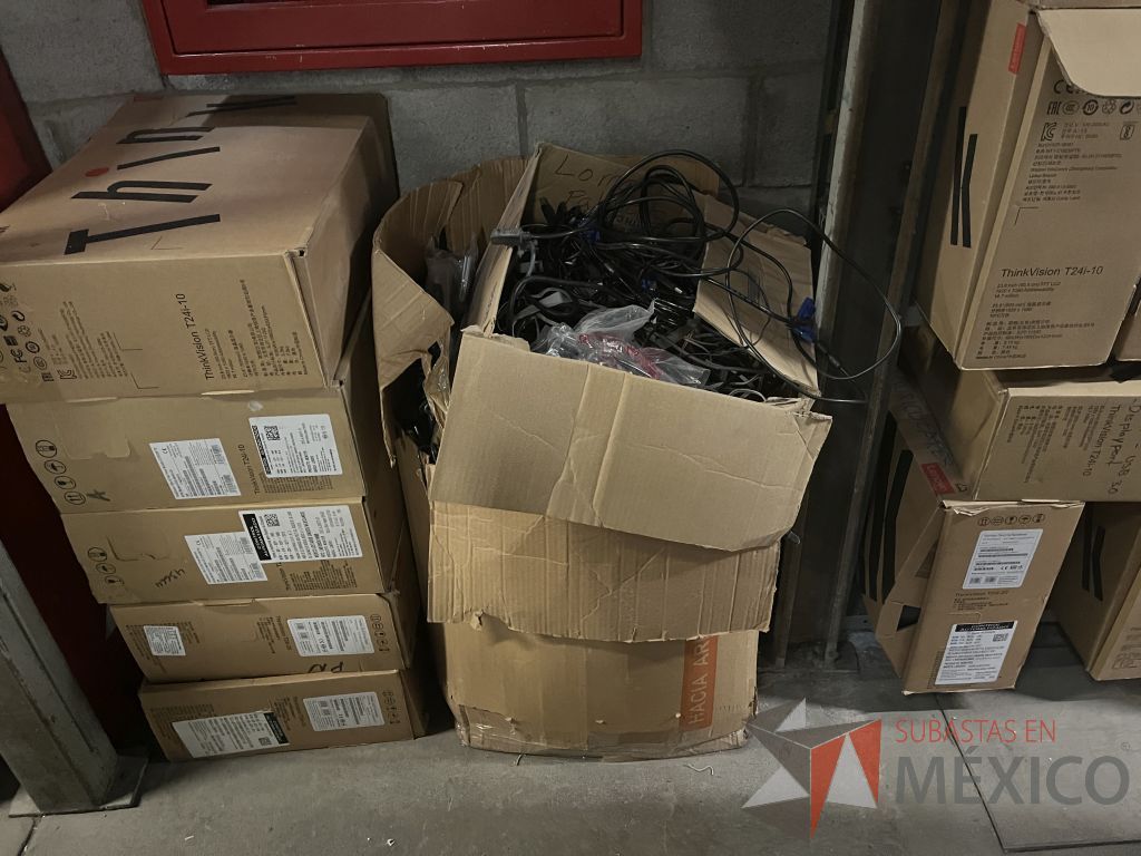 Lote 066 - 279 Pantallas Ti (marcas Lenovo, IBM y Dell) y 1 Caja con cables diversos (VGA, poder e impresora) - Imagen 32