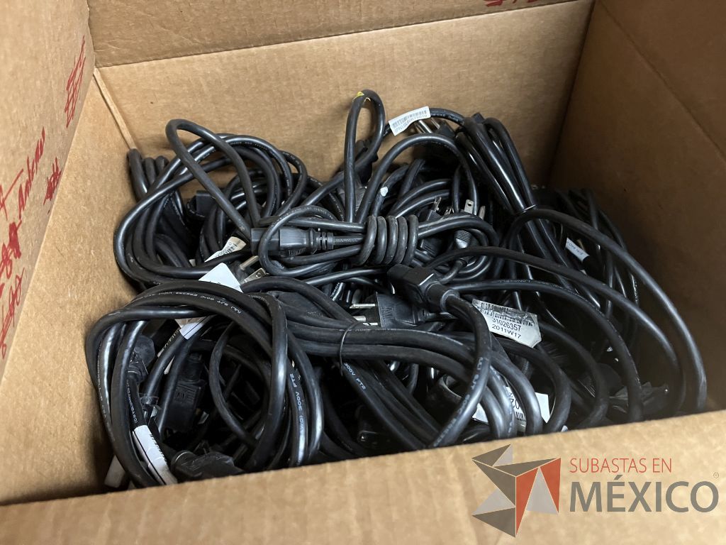 Lote 066 - 279 Pantallas Ti (marcas Lenovo, IBM y Dell) y 1 Caja con cables diversos (VGA, poder e impresora) - Imagen 29