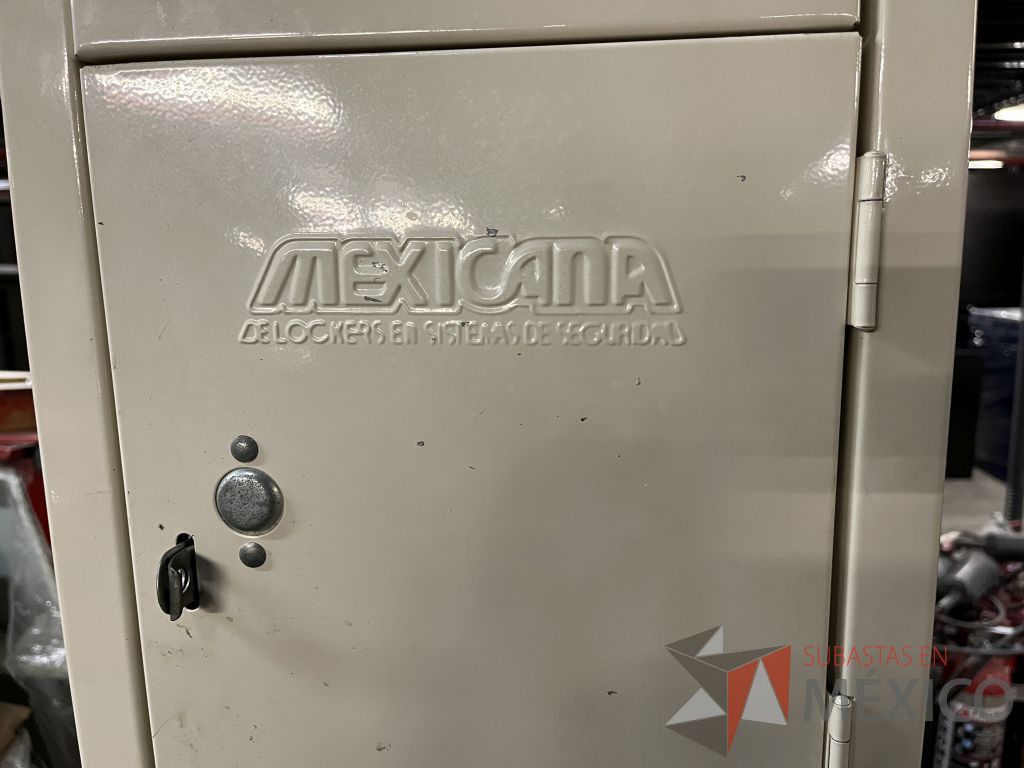 Lote 048 - Lote con 62 artículos (Persianas, mesas de madera y de trabajo, lockers, credenzas, escritorios y libreros) - Imagen 17
