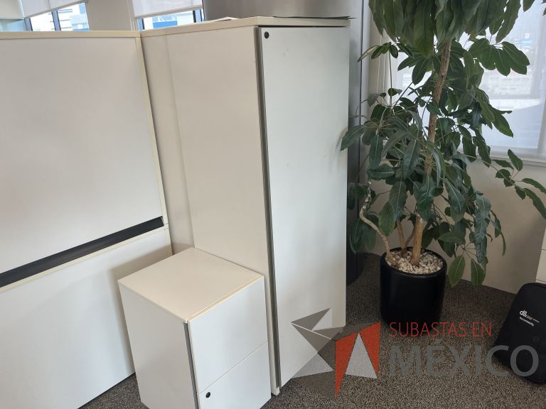 Lote 023 - Gabinete alto de 1 puerta con 3 cajones y 1 entrepaño color beige - Imagen 4