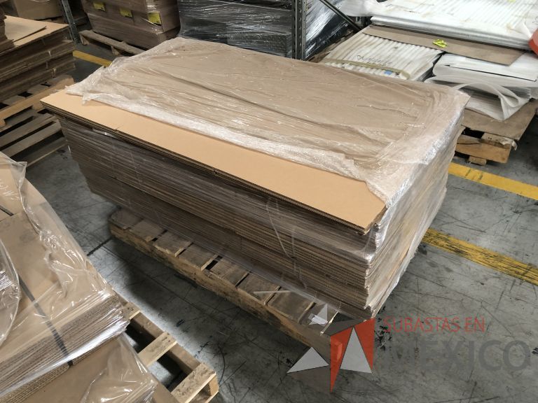 Lote 019 - 7556 Piezas de diferentes materiales (Etiquetas, cajas de cartón, lamina de cartón, caja de cartón, etc.) - Imagen 78