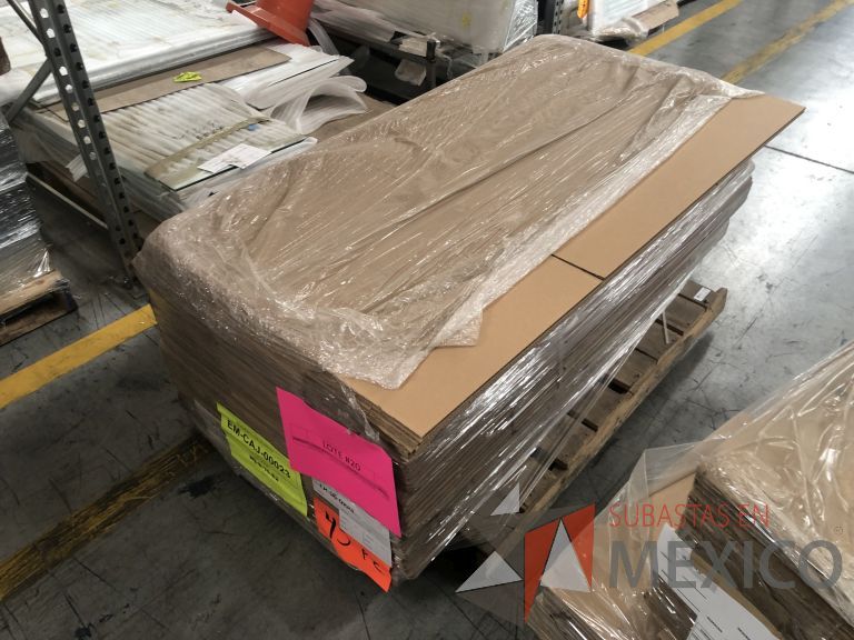 Lote 019 - 7556 Piezas de diferentes materiales (Etiquetas, cajas de cartón, lamina de cartón, caja de cartón, etc.) - Imagen 79
