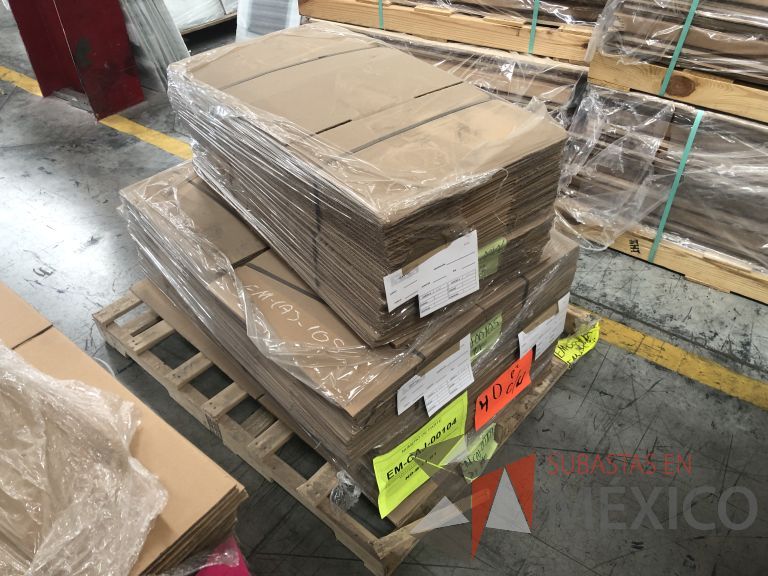 Lote 019 - 7556 Piezas de diferentes materiales (Etiquetas, cajas de cartón, lamina de cartón, caja de cartón, etc.) - Imagen 117