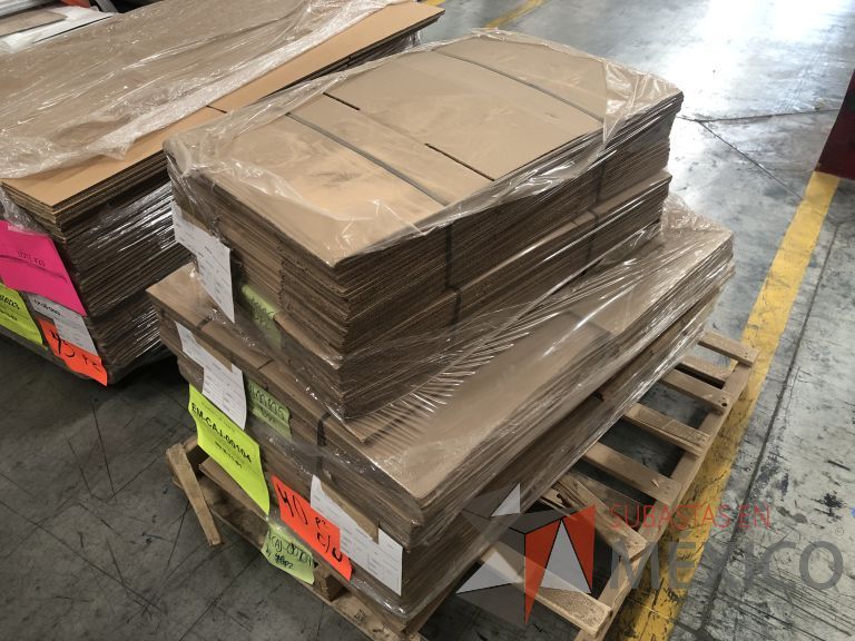 Lote 019 - 7556 Piezas de diferentes materiales (Etiquetas, cajas de cartón, lamina de cartón, caja de cartón, etc.) - Imagen 116