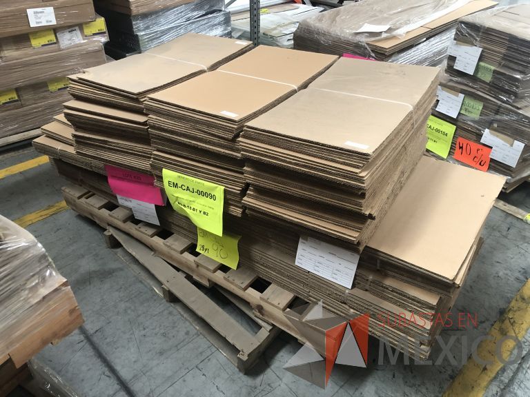 Lote 019 - 7556 Piezas de diferentes materiales (Etiquetas, cajas de cartón, lamina de cartón, caja de cartón, etc.) - Imagen 153