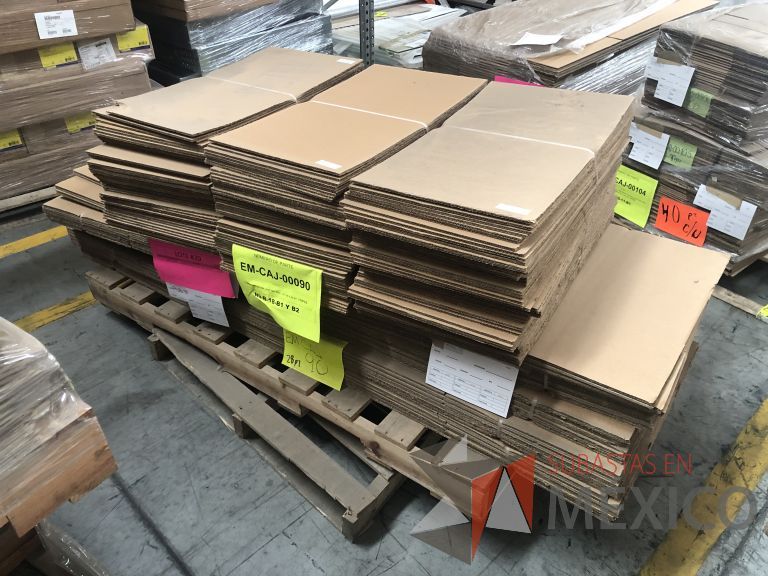 Lote 019 - 7556 Piezas de diferentes materiales (Etiquetas, cajas de cartón, lamina de cartón, caja de cartón, etc.) - Imagen 141