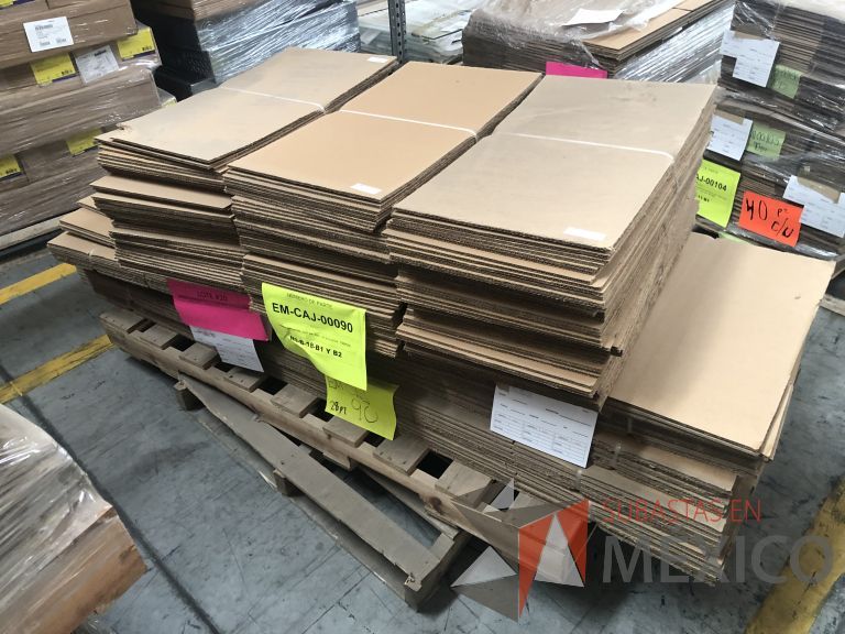 Lote 019 - 7556 Piezas de diferentes materiales (Etiquetas, cajas de cartón, lamina de cartón, caja de cartón, etc.) - Imagen 23