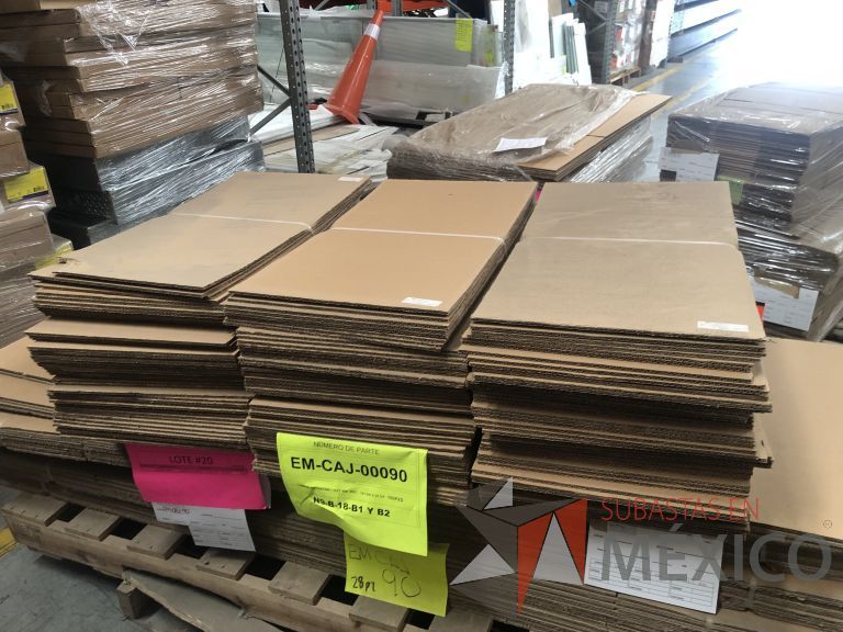 Lote 019 - 7556 Piezas de diferentes materiales (Etiquetas, cajas de cartón, lamina de cartón, caja de cartón, etc.) - Imagen 143