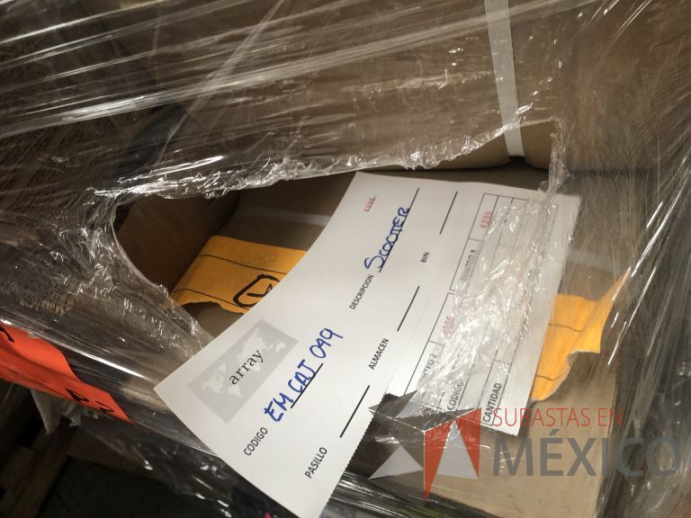 Lote 019 - 7556 Piezas de diferentes materiales (Etiquetas, cajas de cartón, lamina de cartón, caja de cartón, etc.) - Imagen 18