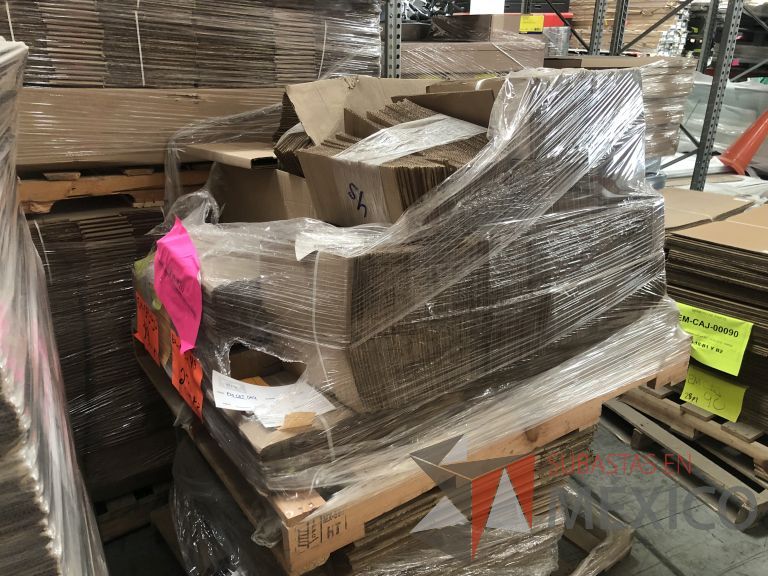 Lote 019 - 7556 Piezas de diferentes materiales (Etiquetas, cajas de cartón, lamina de cartón, caja de cartón, etc.) - Imagen 47