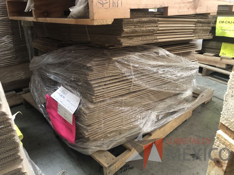 Lote 019 - 7556 Piezas de diferentes materiales (Etiquetas, cajas de cartón, lamina de cartón, caja de cartón, etc.) - Imagen 19