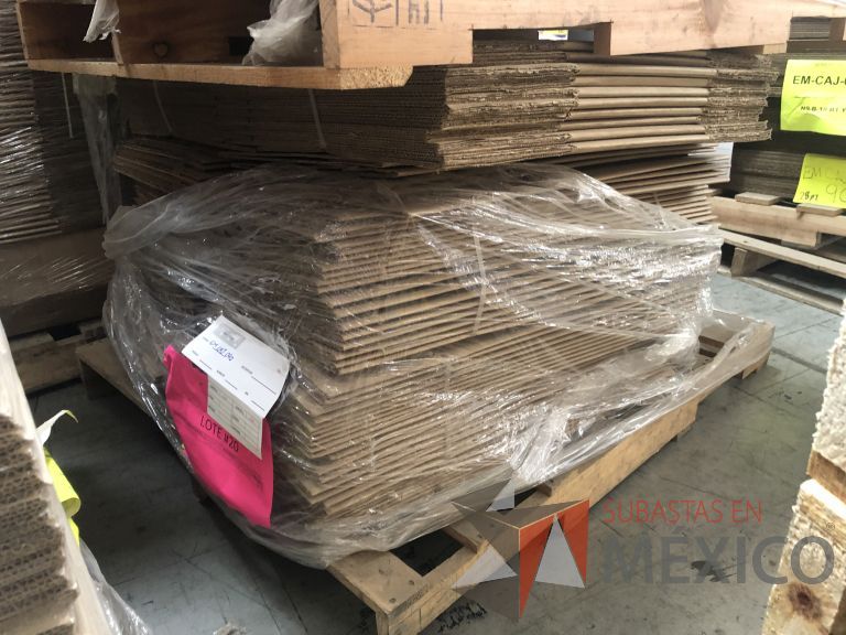 Lote 019 - 7556 Piezas de diferentes materiales (Etiquetas, cajas de cartón, lamina de cartón, caja de cartón, etc.) - Imagen 46