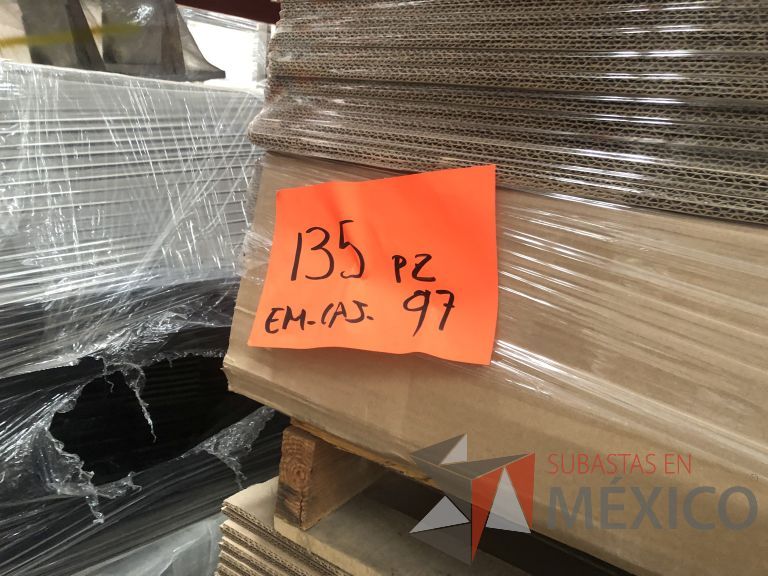 Lote 019 - 7556 Piezas de diferentes materiales (Etiquetas, cajas de cartón, lamina de cartón, caja de cartón, etc.) - Imagen 57