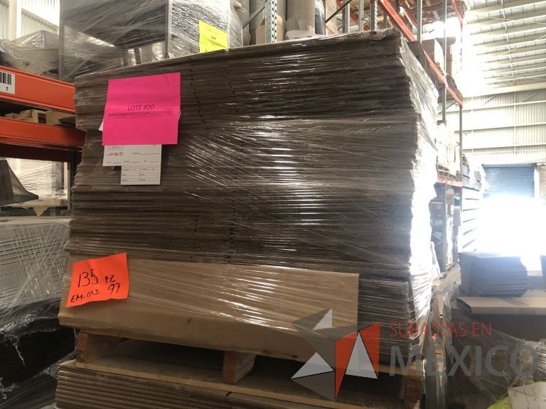 Lote 019 - 7556 Piezas de diferentes materiales (Etiquetas, cajas de cartón, lamina de cartón, caja de cartón, etc.) - Imagen 56