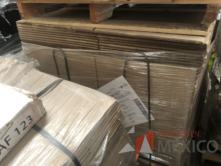 Lote 019 - 7556 Piezas de diferentes materiales (Etiquetas, cajas de cartón, lamina de cartón, caja de cartón, etc.) - Imagen 160