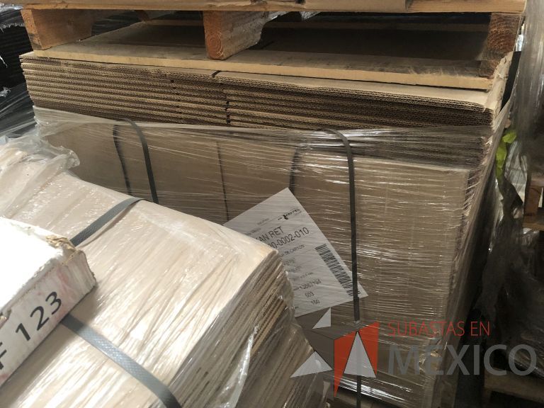 Lote 019 - 7556 Piezas de diferentes materiales (Etiquetas, cajas de cartón, lamina de cartón, caja de cartón, etc.) - Imagen 54