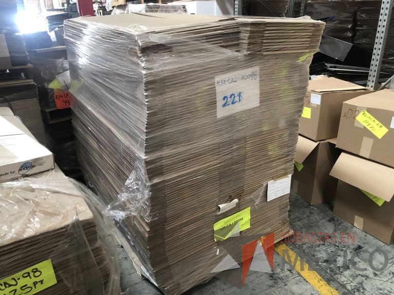 Lote 019 - 7556 Piezas de diferentes materiales (Etiquetas, cajas de cartón, lamina de cartón, caja de cartón, etc.) - Imagen 31
