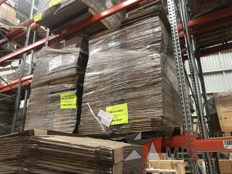 Lote 019 - 7556 Piezas de diferentes materiales (Etiquetas, cajas de cartón, lamina de cartón, caja de cartón, etc.) - Imagen 99