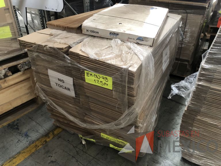 Lote 019 - 7556 Piezas de diferentes materiales (Etiquetas, cajas de cartón, lamina de cartón, caja de cartón, etc.) - Imagen 100