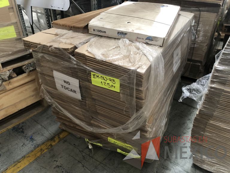 Lote 019 - 7556 Piezas de diferentes materiales (Etiquetas, cajas de cartón, lamina de cartón, caja de cartón, etc.) - Imagen 101