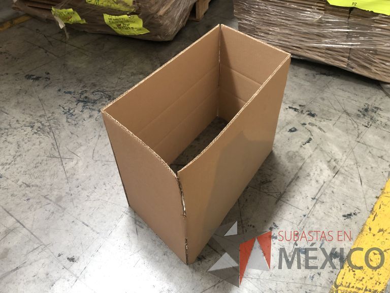Lote 019 - 7556 Piezas de diferentes materiales (Etiquetas, cajas de cartón, lamina de cartón, caja de cartón, etc.) - Imagen 86