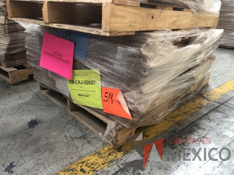 Lote 019 - 7556 Piezas de diferentes materiales (Etiquetas, cajas de cartón, lamina de cartón, caja de cartón, etc.) - Imagen 150