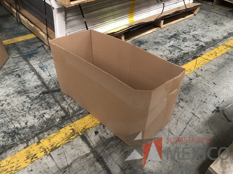 Lote 019 - 7556 Piezas de diferentes materiales (Etiquetas, cajas de cartón, lamina de cartón, caja de cartón, etc.) - Imagen 4