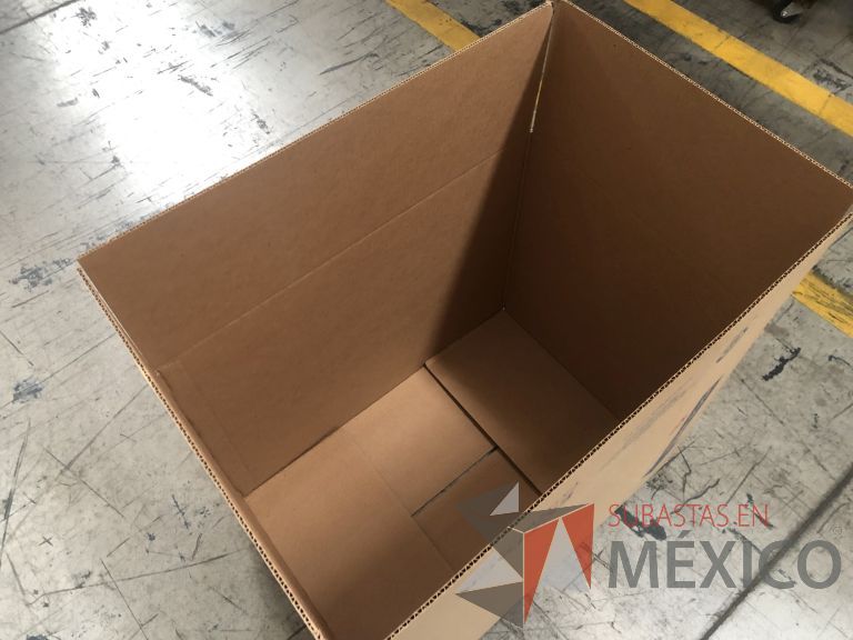 Lote 019 - 7556 Piezas de diferentes materiales (Etiquetas, cajas de cartón, lamina de cartón, caja de cartón, etc.) - Imagen 12