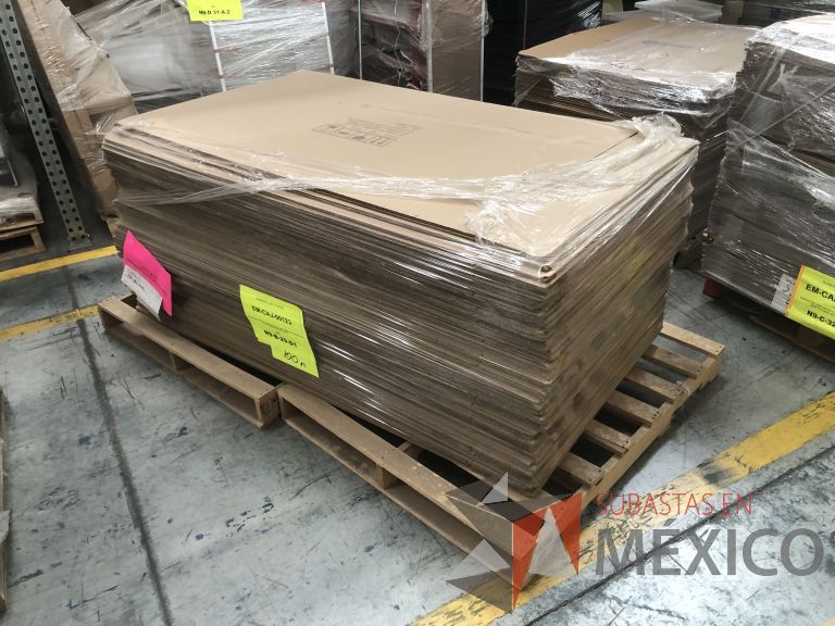 Lote 019 - 7556 Piezas de diferentes materiales (Etiquetas, cajas de cartón, lamina de cartón, caja de cartón, etc.) - Imagen 62