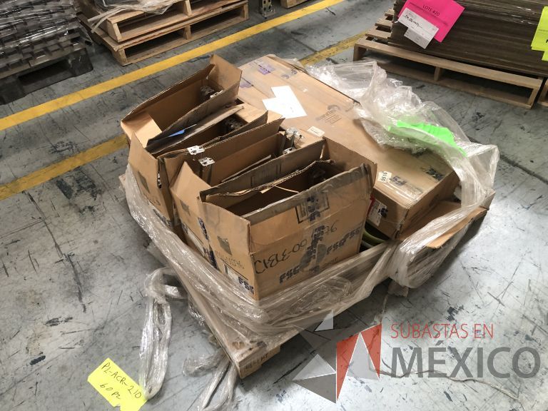 Lote 019 - 7556 Piezas de diferentes materiales (Etiquetas, cajas de cartón, lamina de cartón, caja de cartón, etc.) - Imagen 8