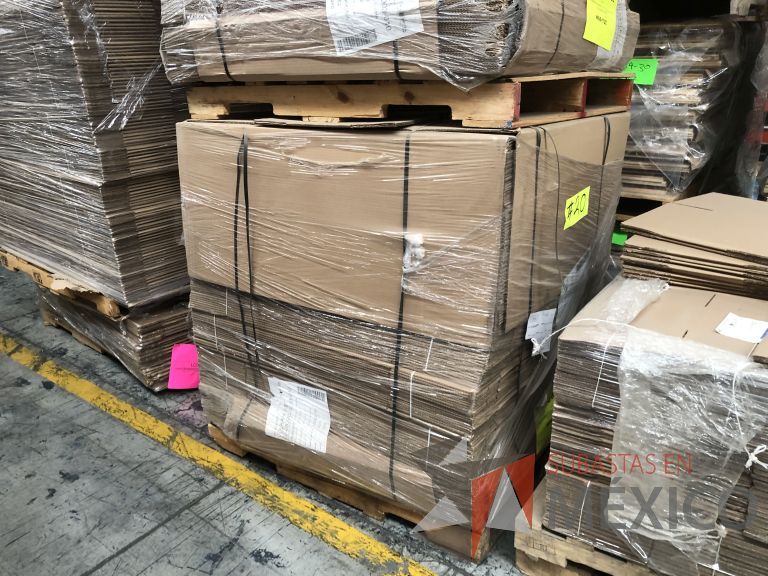 Lote 019 - 7556 Piezas de diferentes materiales (Etiquetas, cajas de cartón, lamina de cartón, caja de cartón, etc.) - Imagen 111