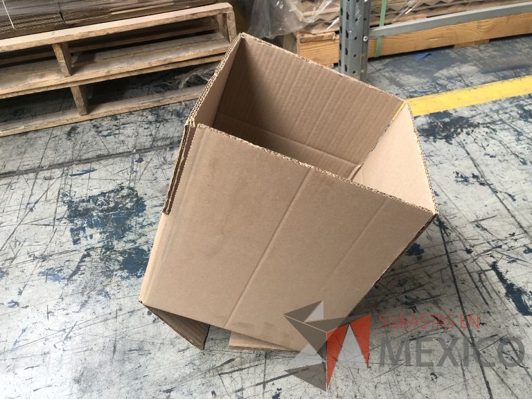 Lote 019 - 7556 Piezas de diferentes materiales (Etiquetas, cajas de cartón, lamina de cartón, caja de cartón, etc.) - Imagen 51